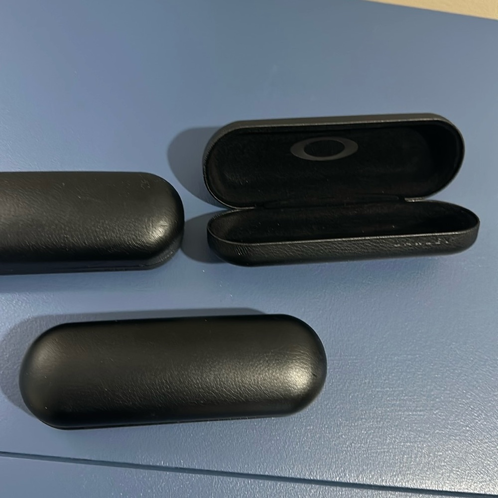 Oakley brand clamshell eyeglass case